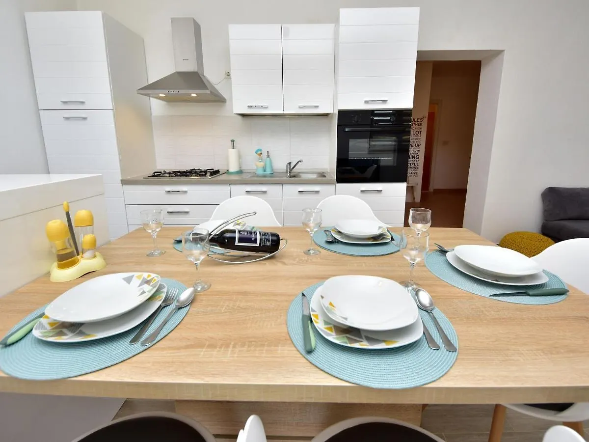 Lovely Apartment In Kru Evo With Barbecue Krusevo  Krusevo (Zadar)